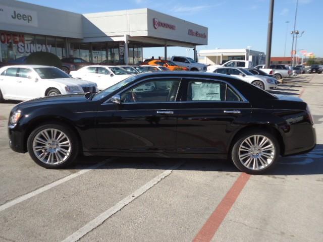 Chrysler 300C 2011 photo 1