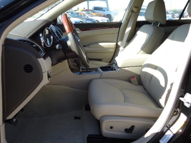 Chrysler 300C 2011 photo 4