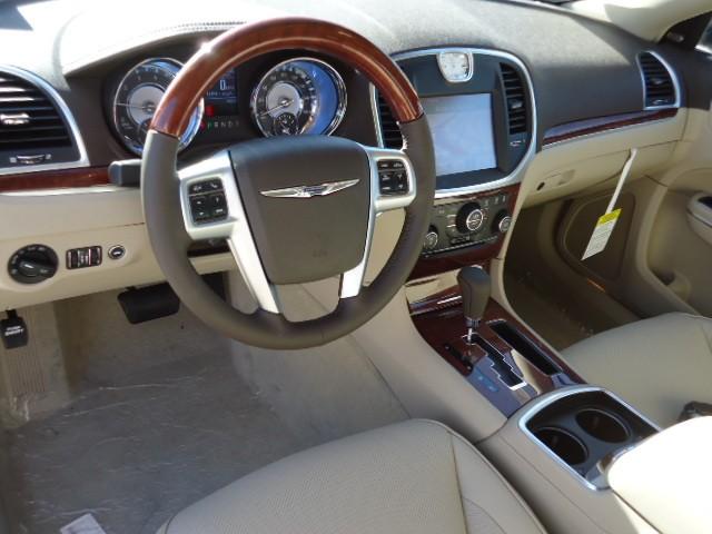 Chrysler 300C 2011 photo 5