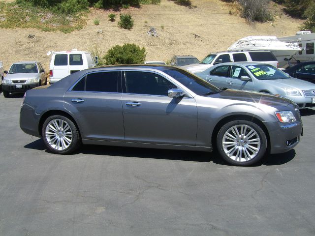 Chrysler 300C 2011 photo 3