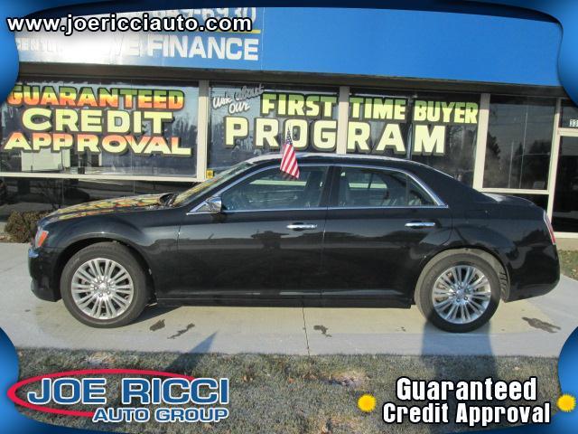 Chrysler 300C 2011 photo 2