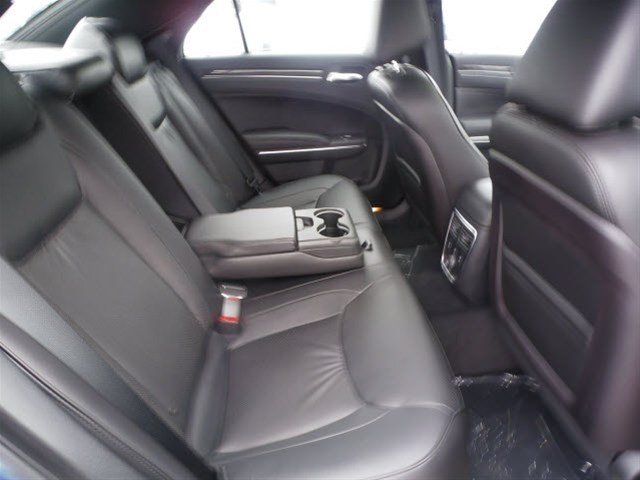 Chrysler 300C 2011 photo 4