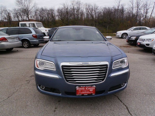 Chrysler 300C 2011 photo 1