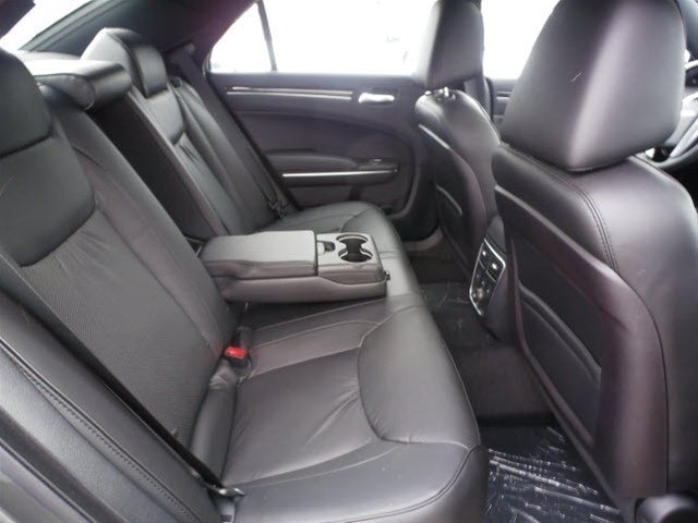 Chrysler 300C 2011 photo 4