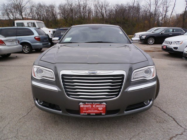 Chrysler 300C 2011 photo 1