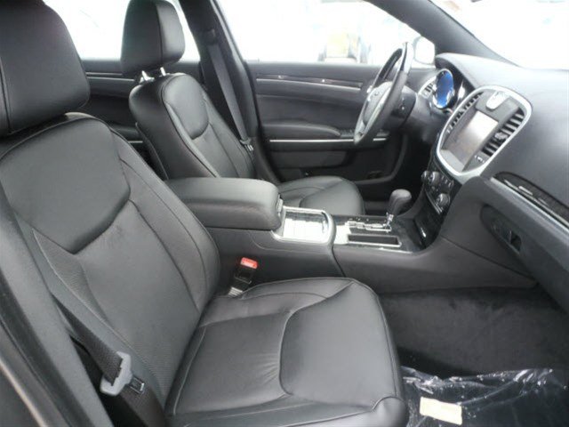 Chrysler 300C 2011 photo 2