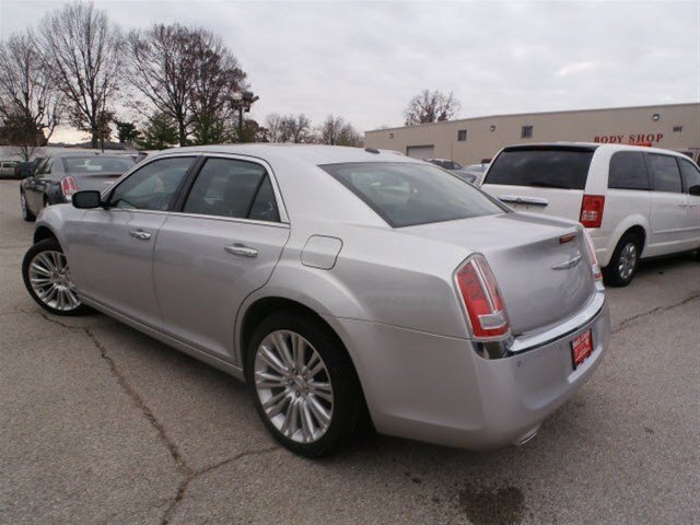Chrysler 300C 2011 photo 5