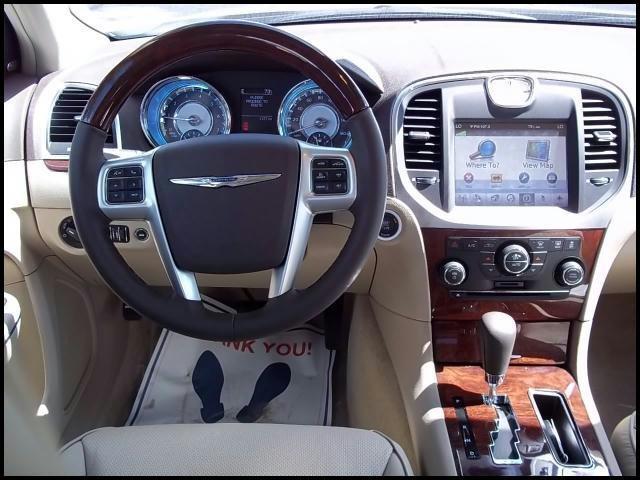 Chrysler 300C 2011 photo 1