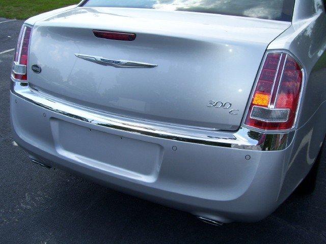 Chrysler 300C 2011 photo 4