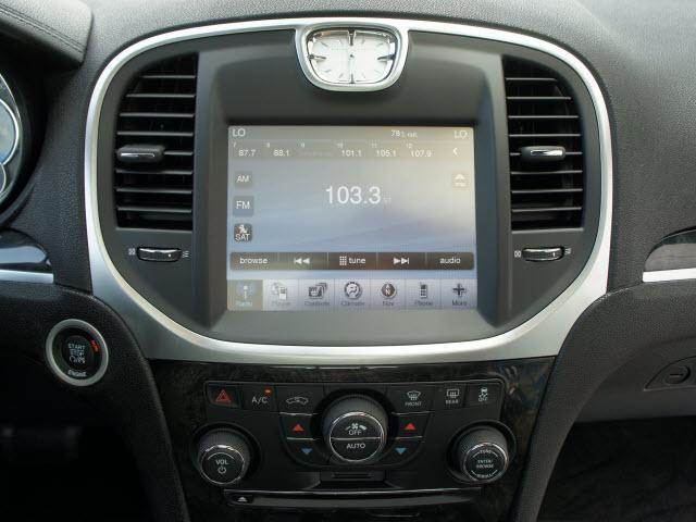 Chrysler 300C 2011 photo 1