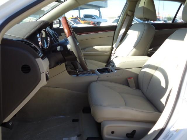 Chrysler 300C 2011 photo 3