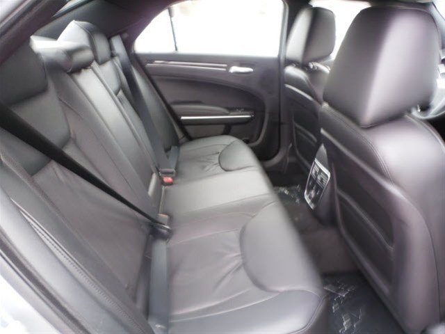 Chrysler 300C 2011 photo 4