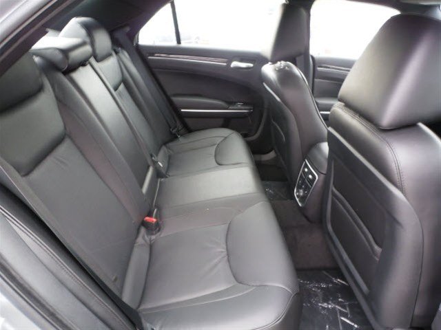 Chrysler 300C 2011 photo 4