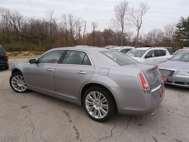 Chrysler 300C 2011 photo 5