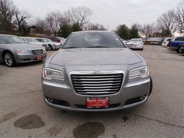 Chrysler 300C 2011 photo 1