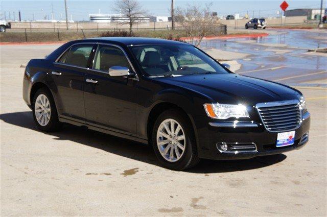 Chrysler 300C 2011 photo 4