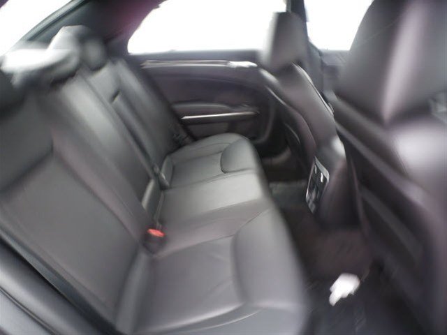 Chrysler 300C 2011 photo 4