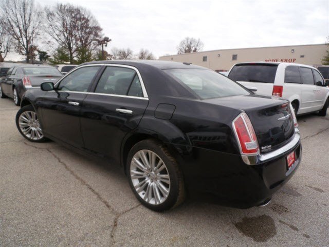 Chrysler 300C 2011 photo 5