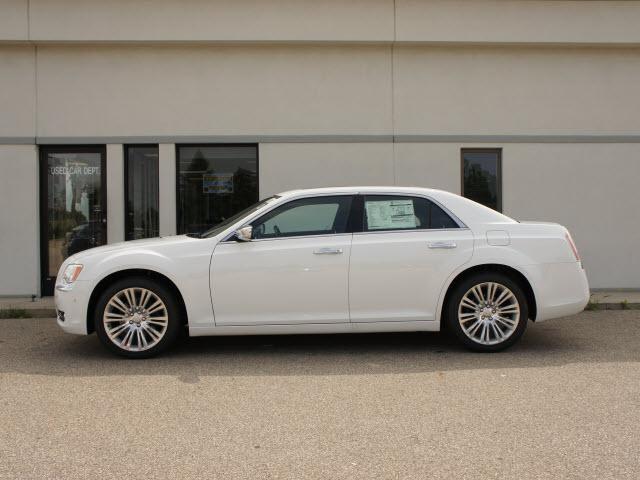 Chrysler 300C 2011 photo 1
