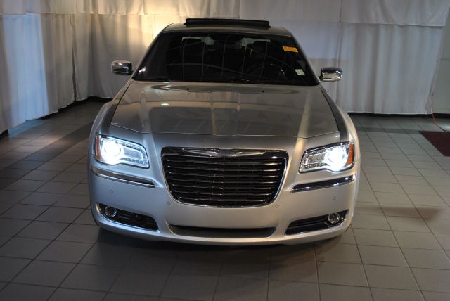 Chrysler 300C 2011 photo 0