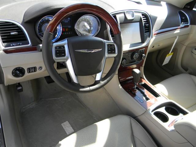 Chrysler 300C 2011 photo 4