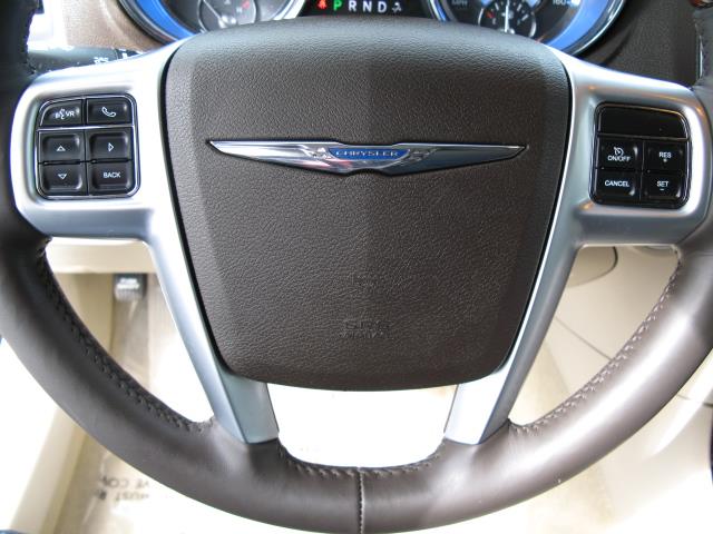Chrysler 300C 2011 photo 7