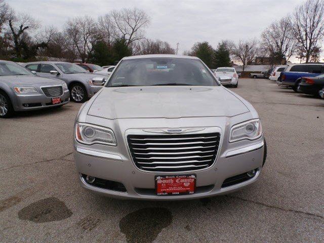 Chrysler 300C 2011 photo 1