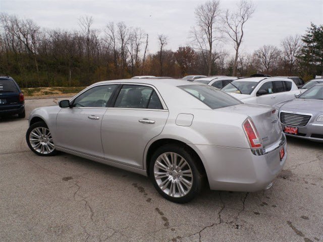 Chrysler 300C 2011 photo 5