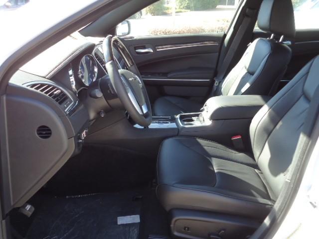 Chrysler 300C 2011 photo 3