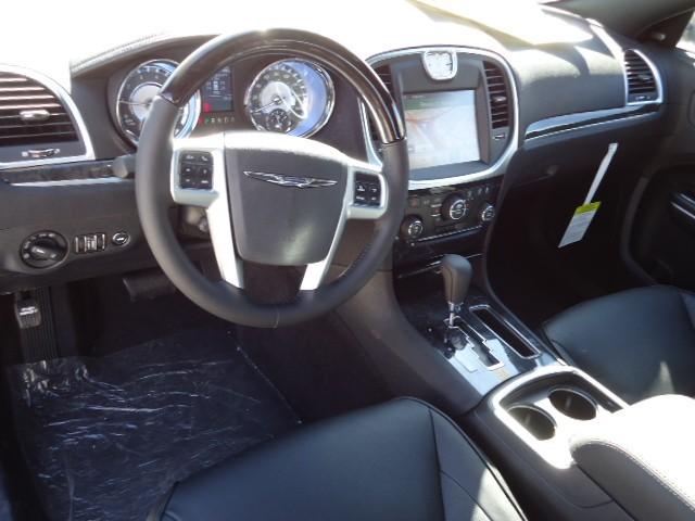 Chrysler 300C 2011 photo 4