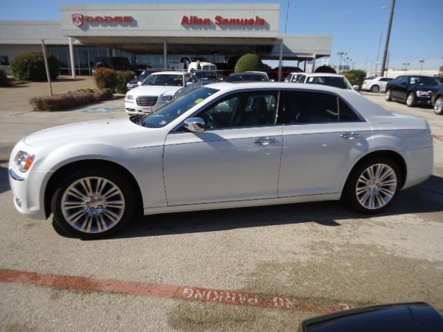 Chrysler 300C 2011 photo 1