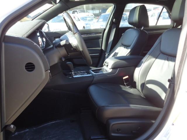 Chrysler 300C 2011 photo 3