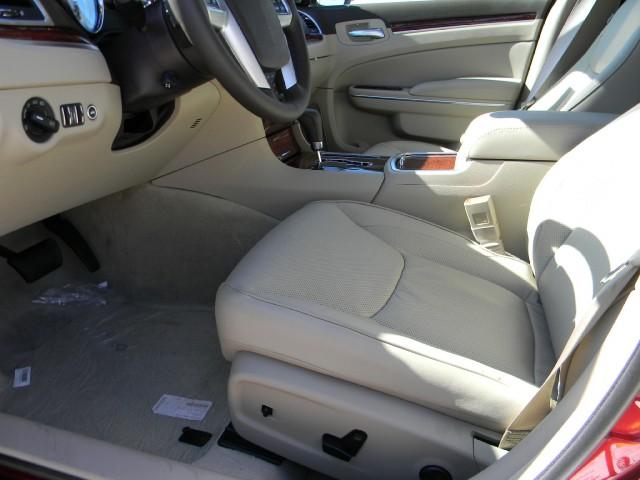 Chrysler 300C 2011 photo 3