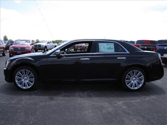 Chrysler 300C 2011 photo 1