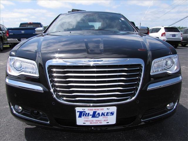 Chrysler 300C 2011 photo 3