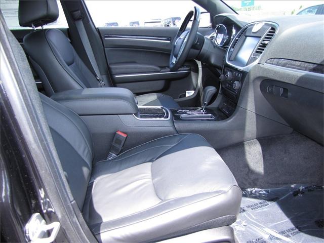 Chrysler 300C 2011 photo 4