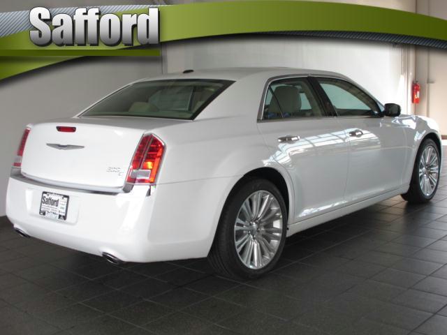 Chrysler 300C 2012 photo 1