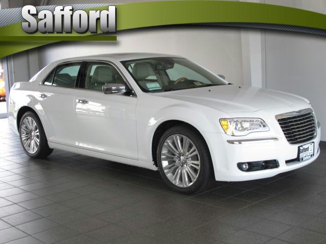 Chrysler 300C 2012 photo 2