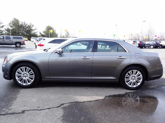 Chrysler 300C 2012 photo 1