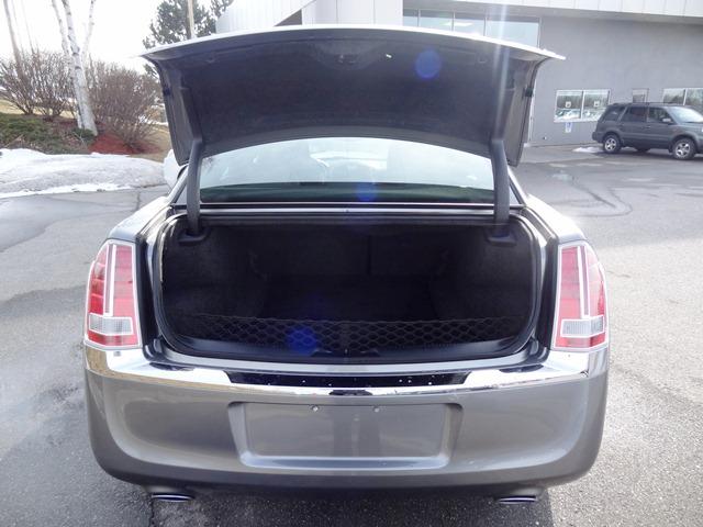 Chrysler 300C 2012 photo 10