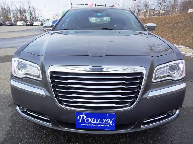 Chrysler 300C 2012 photo 20