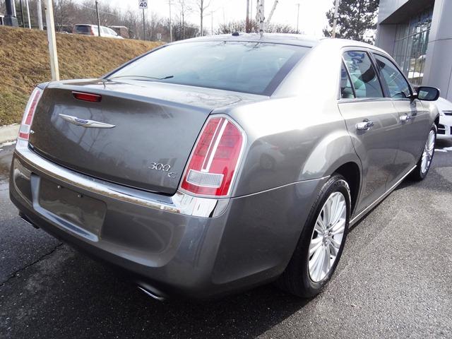 Chrysler 300C 2012 photo 23