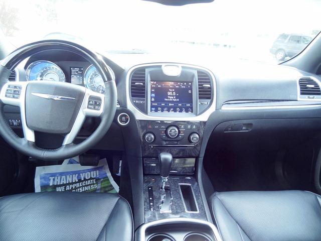 Chrysler 300C 2012 photo 26