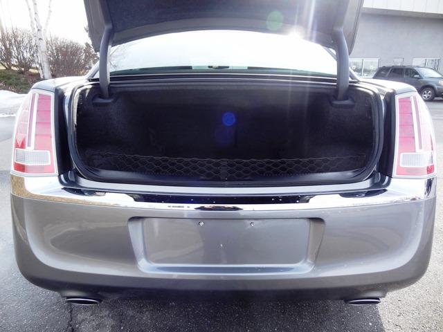 Chrysler 300C 2012 photo 3
