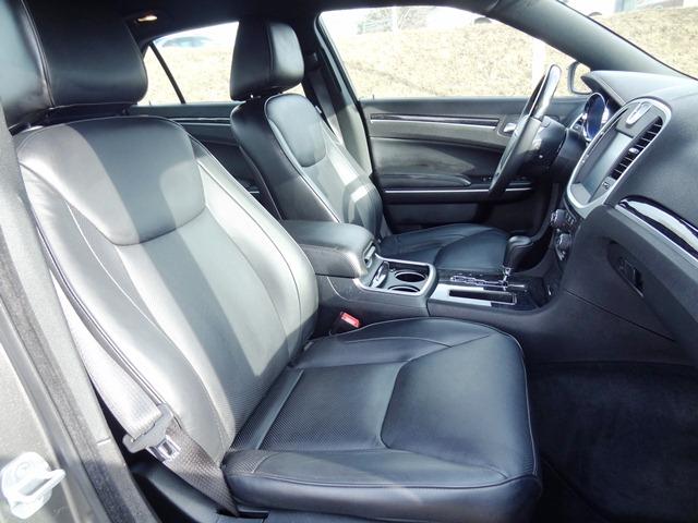 Chrysler 300C 2012 photo 5