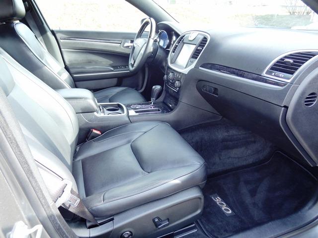 Chrysler 300C 2012 photo 7