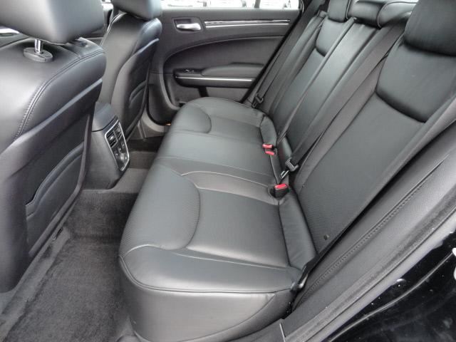 Chrysler 300C 2012 photo 3