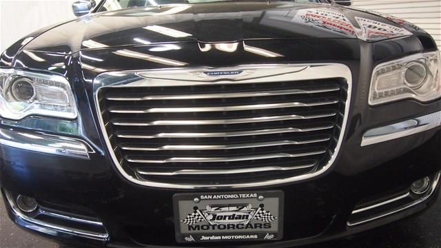 Chrysler 300C 2012 photo 4