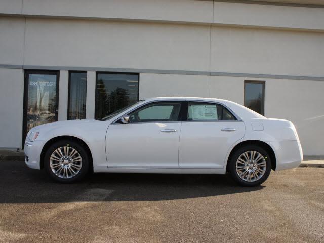 Chrysler 300C 2012 photo 1