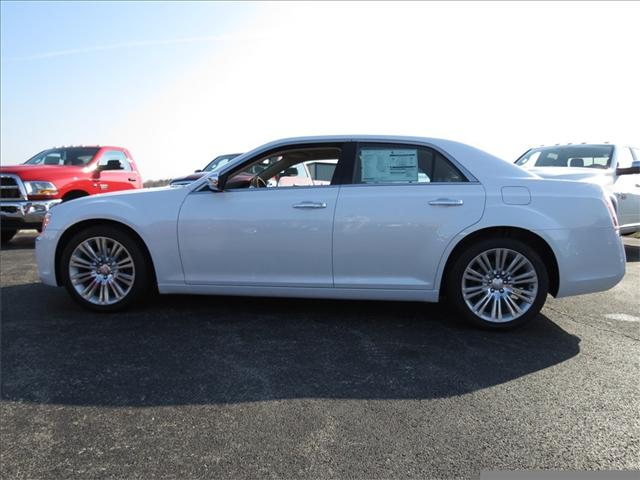 Chrysler 300C 2012 photo 1